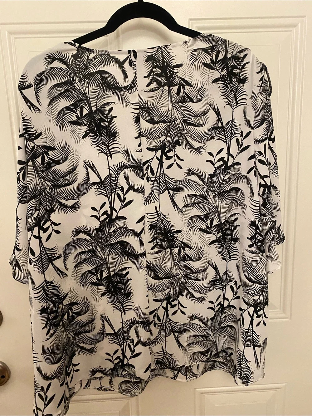 Worthington Women's Black & White Tropical Print Blouse 1X - Picture 3 of 4
